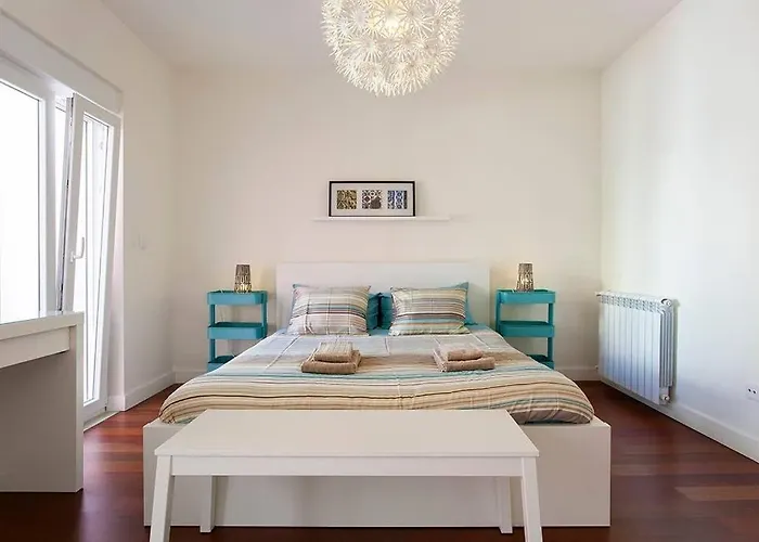 Guestready - Chic Flat Near Estrela Garden דירה ליסבון