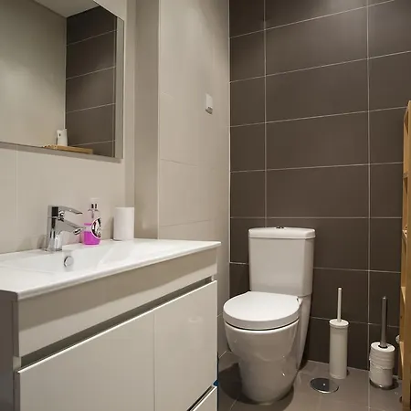 Altido Joyful 2br With Terrace Nearby São Bento Palace * Lisboa