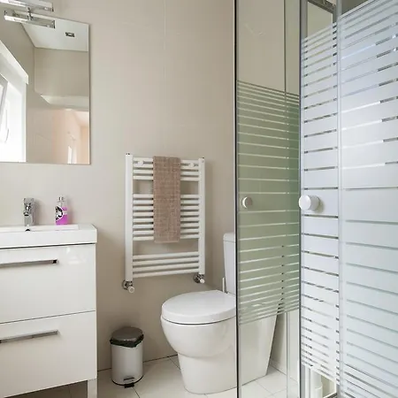Altido Joyful 2br With Terrace Nearby São Bento Palace Lisboa