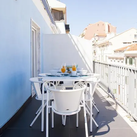 Joivy Joyful 2br With Terrace Nearby Sao Bento Palace *