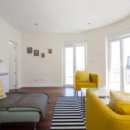 Joivy Joyful 2br With Terrace Nearby Sao Bento Palace *
